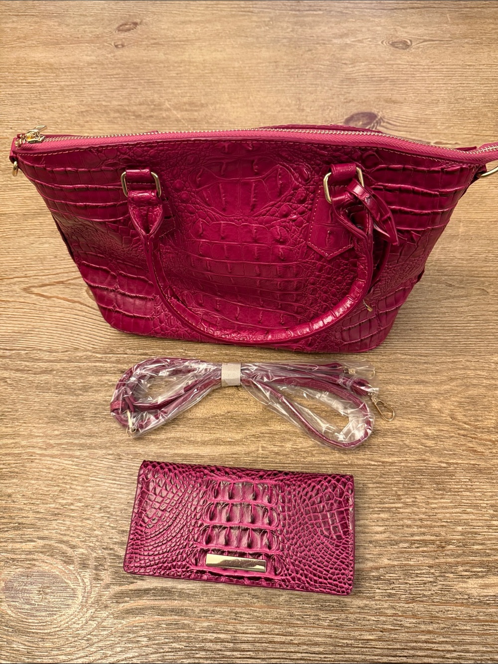 Faux Croc Embossed Purse & Wallet Set in Magenta